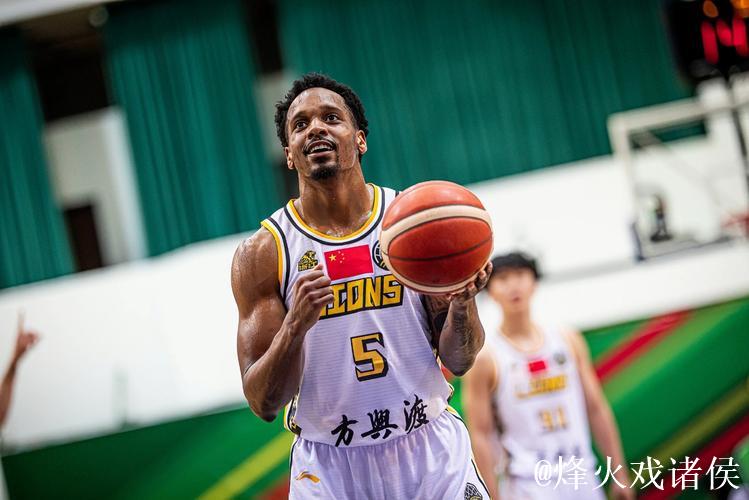 巴里-布朗全场24分钟，18投5中砍下17分1篮板2助攻2抢断